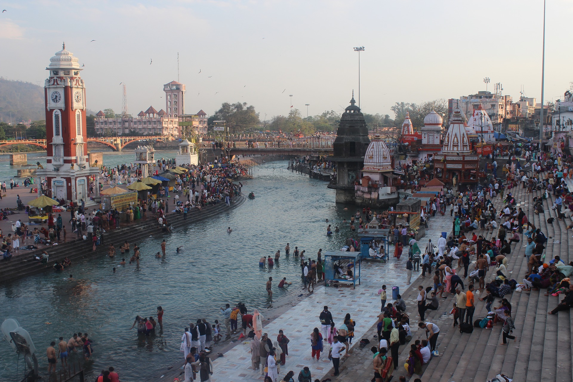 Rudra.Tours: The Hindu Holy City of Haridwar on our Uttaranchal Tour, On the banks on the Ganga this city hosts the Kumbh Mela